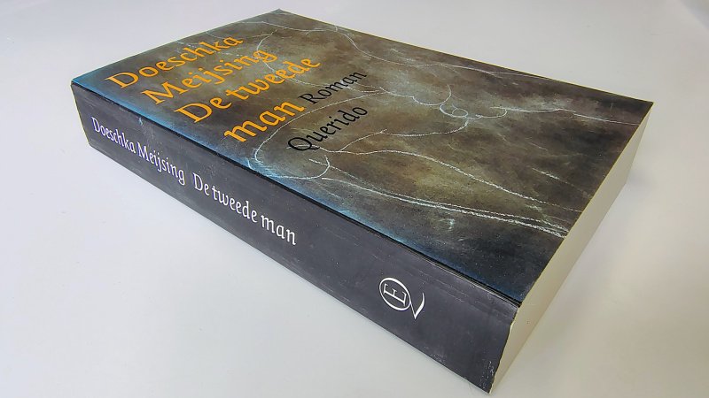 Tweedehands boek: De tweede man van auteur Doeschka Meijsing - Paperback met rechte rug en licht leesvouw. Lichte verkleuring langs de bovenrand kaft en langs de rug. Binnenwerk onbeschreven en netjes.