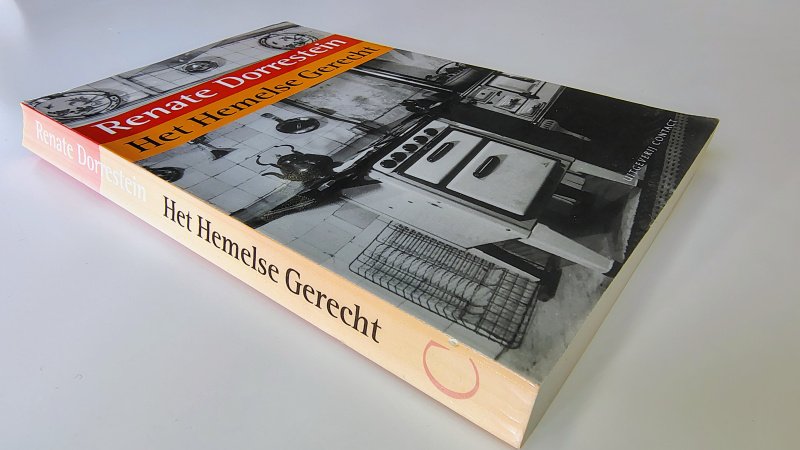 Tweedehands boek: Het Hemelse Gerecht van auteur Renate Dorrestein - Paperback met licht scheefgelezen ruggetje en leesvouwen. Rug en achterkant kaft licht verkleurd, binnenwerk onbeschreven en netjes.