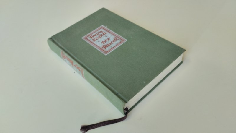 Tweedehands boek: Der Proceß van auteur Franz Kafka - Duitstalige hardcover zonder stofomslag, met leeslint. Kaft lichte gebruikssporen, pagina’s netjes en onbeschreven. In goede staat