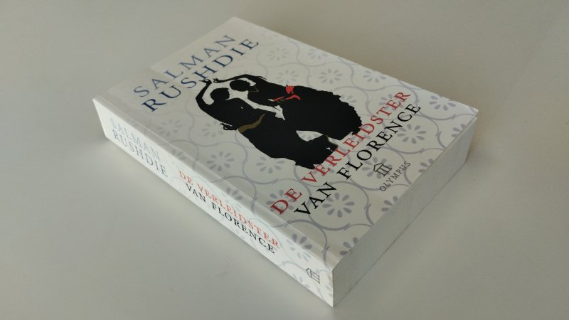 Tweedehands boek: De verleidster van Florence van auteur Salman Rushdie - In zeer goede staat, Nederlandstalige paperback. Kaft lichte gebruikssporen, pagina’s netjes en onbeschreven.