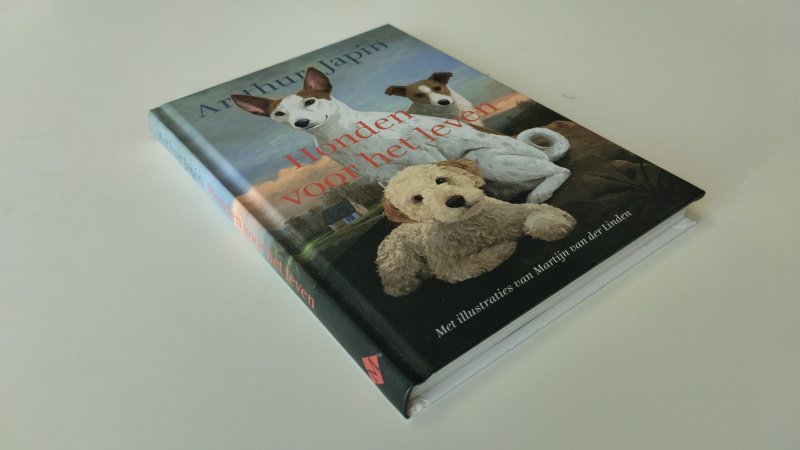 Tweedehands boek: Honden voor het leven van auteur Arthur Japin - In zeer goede staat. Nederlandstalige hardcover. Het boek is netjes en onbeschreven.