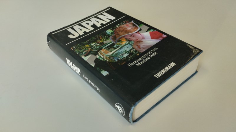 Tweedehands boek: Japan van auteur Manfred Pohl - In goede staat. Duitstalige hardcover met stofomslag. Stofomslag duidelijke gebruikssporen, boekblok zelf netjes en stevig. Rijk geïllustreerde uitgave.
