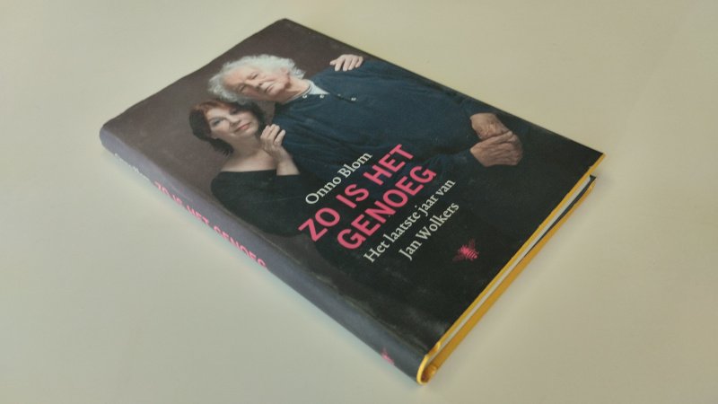 Tweedehands boek: Zo is het genoeg van auteur Onno Blom - In zeer goede staat. Nederlandstalige hardcover met stofomslag. Stofomslag lichte gebruikssporen, boek zelf netjes en onbeschreven.