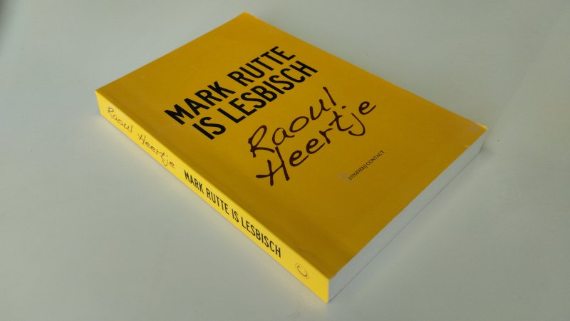Tweedehands boek: Mark Rutte is lesbisch van auteur Raoul Heertje - In zeer goede staat. Nederlandstalige paperback. Kaft lichte gebruikssporen, pagina’s netjes en onbeschreven.
