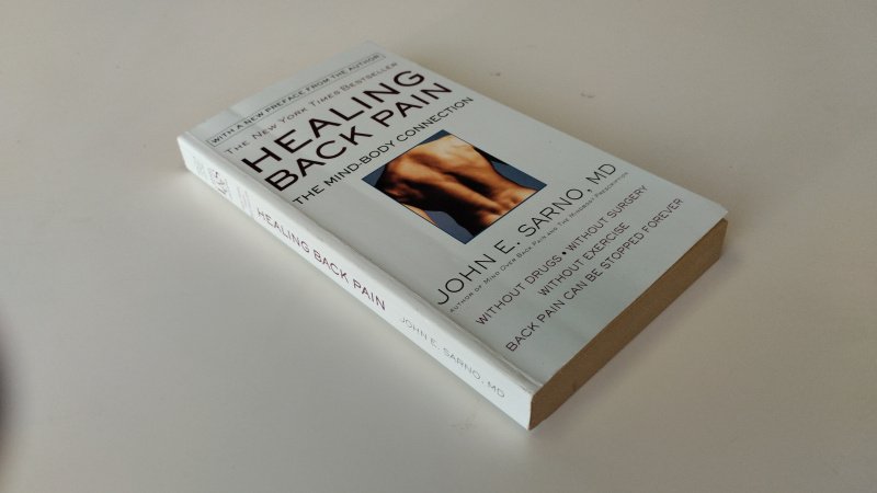 Tweedehands boek: Healing Back Pain van auteur John E. Sarno - In goede tot zeer goede staat. Engelstalige paperback. Kaft lichte gebruikssporen en lichte verkleuring, pagina’s netjes en onbeschreven.
