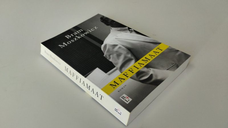 Tweedehands boek: Maffiamaat van auteur Bram Moszkowicz - In goede staat. Nederlandstalige paperback. Kaft lichte gebruikssporen, verder netjes, kromme rug, pagina’s schoon en goed leesbaar.