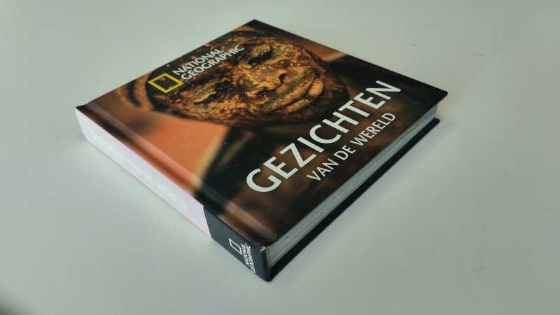 Tweedehands boek: Best of National Geographic van auteur Leah Bendavid-Val - In goede staat. Nederlandstalige hardcover. Lichte gebruikssporen aan randen/hoeken, boekblok netjes en onbeschreven.