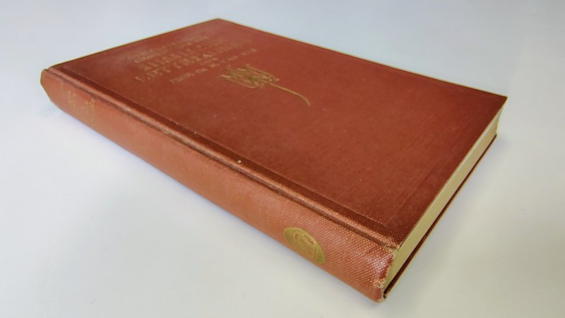 Tweedehands boek: Geïllustreerde geschiedenis der Russische letterkunde van auteur Nicolaas van Wijk - Hardcover linnen met goudopdruk, zonder omslag. Lichte gebruikerssporen boven en onderzijde rug en puntjes kaft. Sommige pagina's beginnende inscheuring bij de binding. Roestvlekjes, foto's goed.