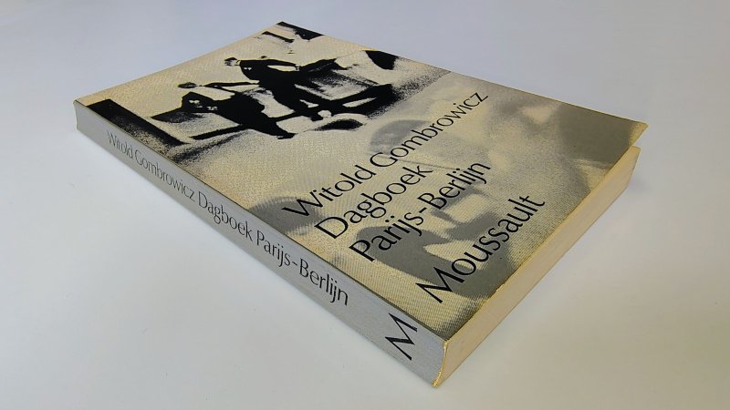 Tweedehands boek: Dagboek Parijs-Berlijn van auteur Witold Marian Gombrowicz - Paperback met licht scheef ruggetje en leesvouwen. Lichte slijtage randen kaft. Binnenwerk onbeschreven en netjes.