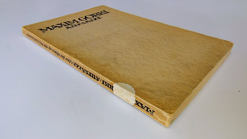 Tweedehands boek: Zerstörung der Persönlichkeit van auteur Maxim Gorki - Duitstalige paperback gebonden. Boekje verkleurd, lichte gebruikerssporen randen kaft. Sticker op de rug. Binnenwerk onbeschreven en netjes.