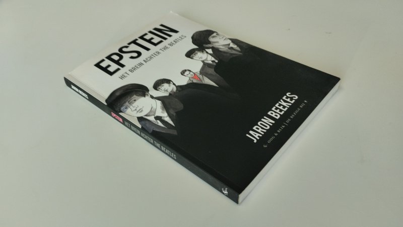 Tweedehands boek: Epstein van auteur Jaron Beekes - In zeer goede staat. Nederlandstalige paperback, als stripvorm. Kaft met lichte gebruikssporen, pagina’s schoon en stevig.