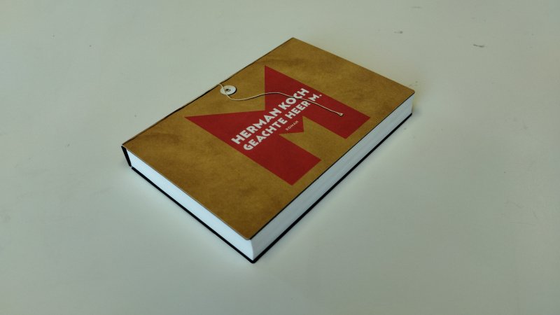 Tweedehands boek: Geachte heer M. van auteur Herman Koch - In goede staat. Nederlandstalige hardcover. Lichte gebruikssporen aan de kaft, pagina’s netjes en onbeschreven.