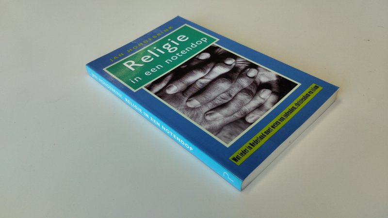 Tweedehands boek: Religie in een notendop van auteur Jan Hondebrink - In goede staat. Nederlandstalige paperback. Lichte gebruikssporen aan de kaft, pagina’s netjes en onbeschreven.