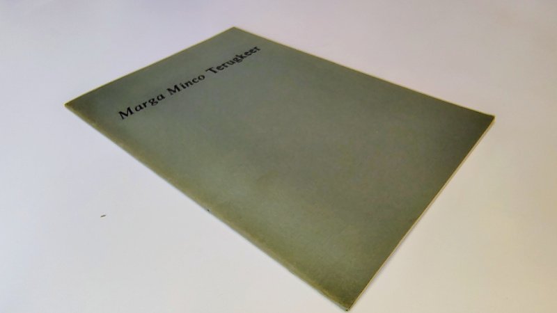 Tweedehands boek: Terugkeer van auteur Marga Minco - Paperback met stofomslag. Lichte verkleuring omslag en bladzijdes. Op blz 6 klein vlekje 1cm. Lichte vouw linker bovenhoek. Verder onbeschreven en netjes.