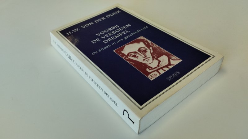 Tweedehands boek: Voorbij de verboden drempel van auteur H.W. von der Dunk - In goede staat. Nederlandstalige paperback. Lichte gebruikssporen aan de kaft (vouw in de rug) en lichte verkleuring, pagina’s netjes en onbeschreven.