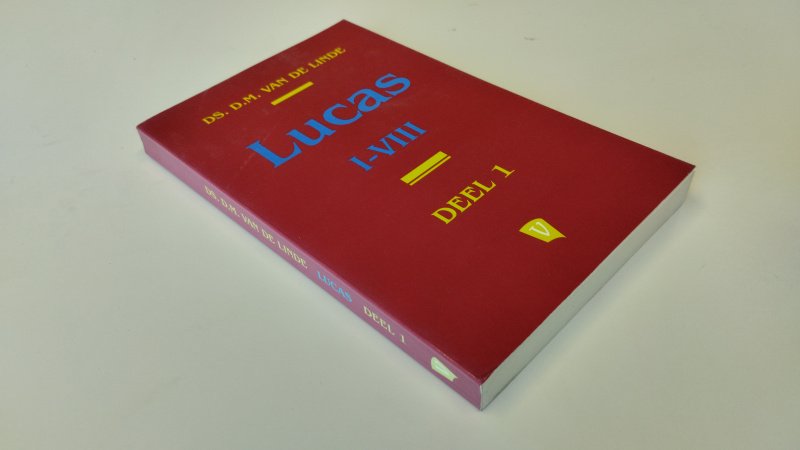 Tweedehands boek: Lucas deel 1 van auteur D. M. van de Linde - In goede staat. Nederlandstalige paperback. Lichte gebruikssporen aan de kaft, naam voorin geschreven rest van de pagina’s netjes.
