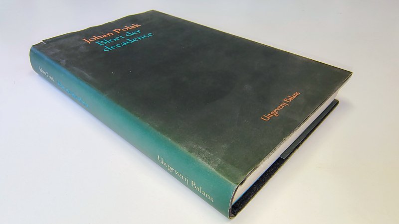 Tweedehands boek: Bloei der decadence van auteur Johan Polak - Hardcover met stofomslag. Lichte gebruikerssporen bovenrand omslag met kleine inscheuring 1cm. Binnenwerk als nieuw!