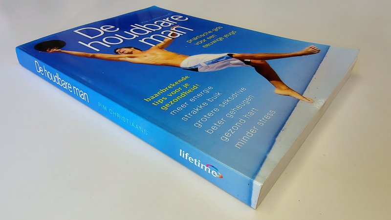 Tweedehands boek: De houdbare man van auteur Pim Christiaans - Paperback met rechte rug zonder leesvouwen. Lichte gebruikerssporen puntjes kaft. Klein vlekje op de derde bladzijde, verder onbeschreven en netjes.