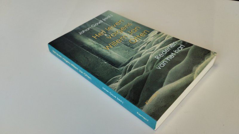 Tweedehands boek: Het leven volgens Willem Jan Otten van auteur Johan Goud - In zeer goede staat. Nederlandstalige paperback. Kaft hele lichte gebruikssporen, pagina’s netjes en schoon, onbeschreven exemplaar.