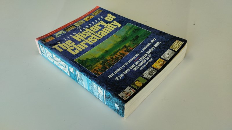 Tweedehands boek: The History of Christianity van auteur Tim Dowley - In redelijke staat, Engelstalige paperback, met potlood onderstreept en/of  aantekeningen gemaakt.