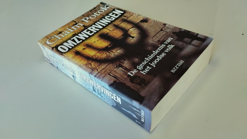 Tweedehands boek: Omzwervingen van auteur Chaim Potok - In goede staat. Nederlandstalige paperback. Lichte gebruikssporen aan de kaft, naam voorin geschreven en onleesbaar gemaakt, rest pagina’s netjes en onbeschreven.