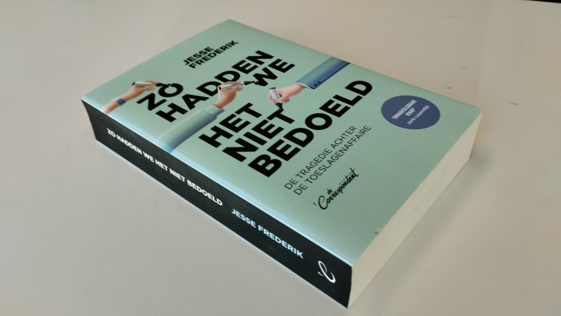 Tweedehands boek: Zo hadden we het niet bedoeld van auteur Jesse Frederik - In zeer goede staat. Nederlandstalige paperback met flappen. Nauwelijks gebruikssporen aan de kaft, pagina’s netjes en onbeschreven.
