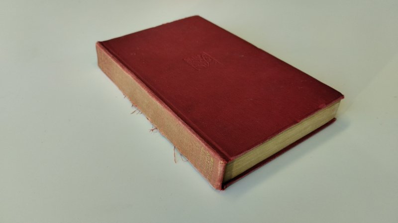 Tweedehands boek: Waverly van auteur Sir Walter Scott - In redelijke staat. Engelstalige hardcover zonder stofomslag. Slijtage aan de linnen kaft en rug (rafels zichtbaar), verkleuring van kaft en pagina’s, pagina’s verder intact en onbeschreven. Naam stempel voorin