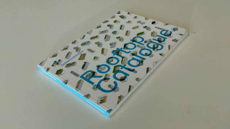 Tweedehands boek: Dakencatalogus van auteur Winy Maas, Sanne van Manen - In zeer goede staat. Nederlandstalige paperback met flappen, pagina’s netjes en onbeschreven.