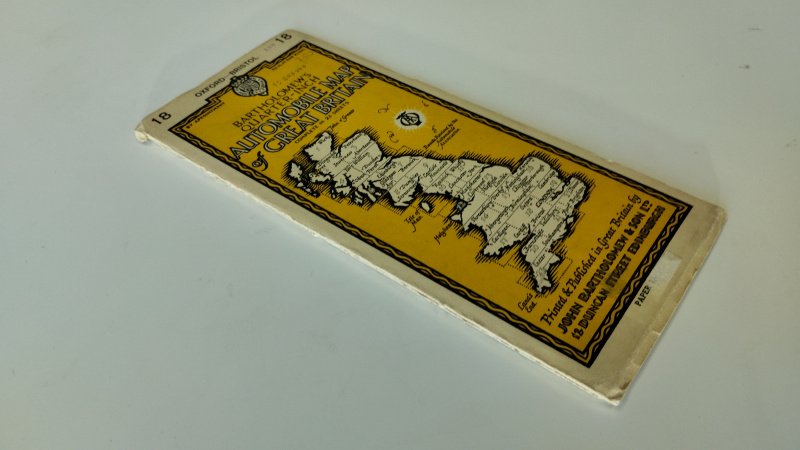 Tweedehands boek: Bartholomew's Automobile Map of Great Britain (No. 18 Oxford & Bristol) van auteur John Bartholomew & Son Ltd. - In redelijke staat. Engelstalige papieren kaart in omslag, duidelijke gebruikssporen en verkleuring aan omslag, lichte slijtage en ouderdomssporen (ouderdomsvlekjes (foxing)), kaart compleet en bruikbaar.