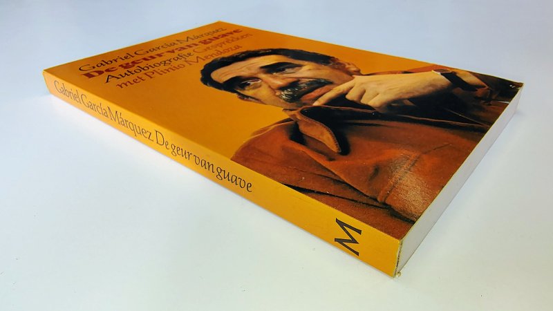 Tweedehands boek: De geur van guave van auteur Gabriel José García Márquez, Plinio Apuleyo Mendoza - Paperback met rechte rug zonder leesvouwen. Lichte kreuk in de bovenhoek voorkant kaft. Binnenwerk netjes en onbeschreven.