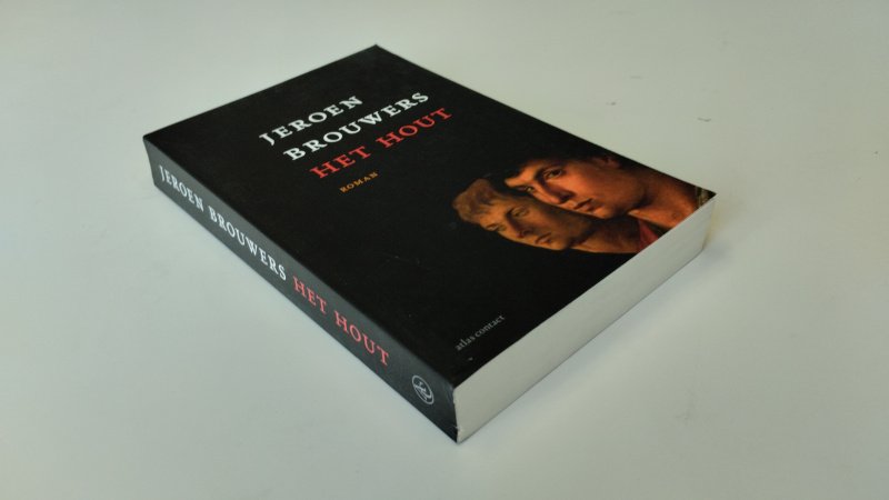 Tweedehands boek: Het hout van auteur Jeroen Brouwers - Zo goed als nieuw. Nederlandstalige paperback. Nauwelijks gebruikssporen, boekblok strak en onbeschreven.