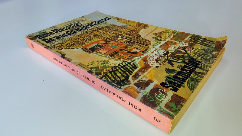 Tweedehands boek: De wereld mijn wildernis van auteur Rose Macaulay - Pocket met rechte rug zonder leesvouwen. Gebogen puntjes kaft, rechtsonder kaft van binnen licht ingescheurd, vanbinnen onbeschreven en netjes.