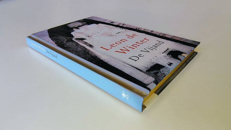 Tweedehands boek: De vijand van auteur Leon de Winter - Hardcover als nieuw!