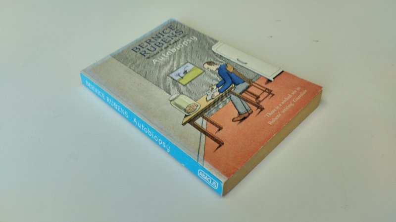 Tweedehands boek: Autobiopsy van auteur Bernice Rubens - In redelijke staat. Engelstalige paperback. Kaft verkleurd en met gebruikssporen, lichte verkleuring/foxing aan paginaranden, verder intact en leesbaar.