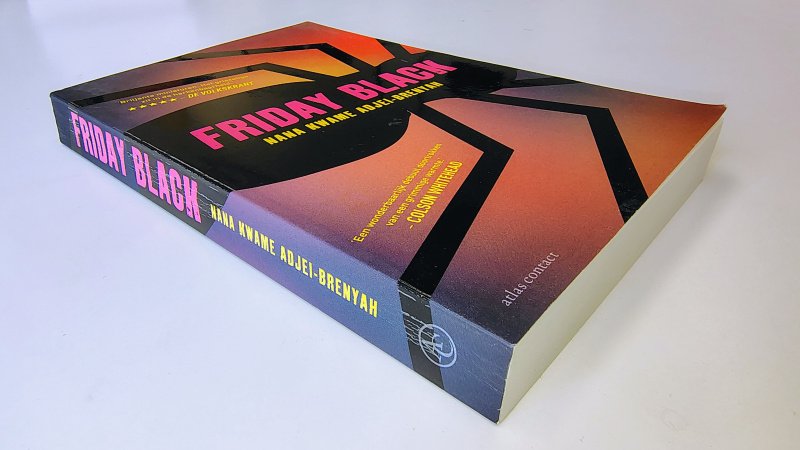 Tweedehands boek: Friday Black van auteur Nana Kwame Adjei-Brenyah - Paperback met licht scheef ruggetje en leesvouwen. Lichte gebruikerssporen puntjes kaft. Binnenwerk als nieuw!