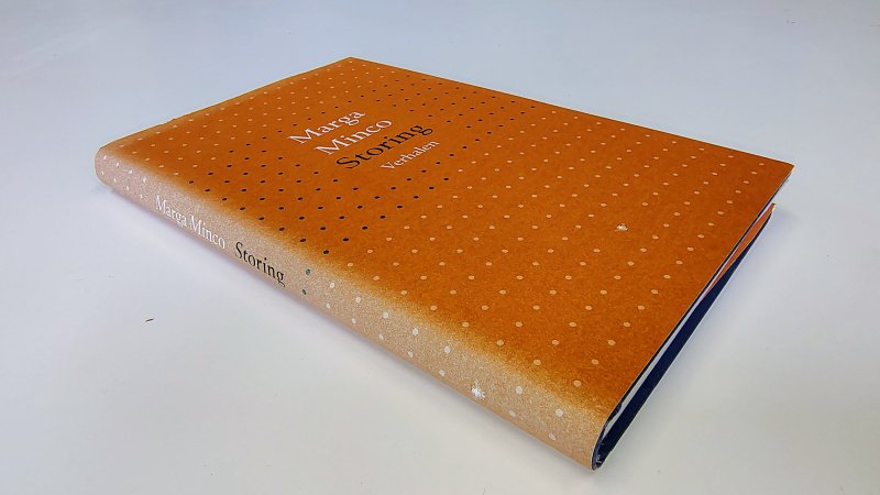 Tweedehands boek: Storing van auteur Marga Minco - Hardcover met stofomslag. Omslag verkleurd langs de randen en de rug. Binnenwerk als nieuw!