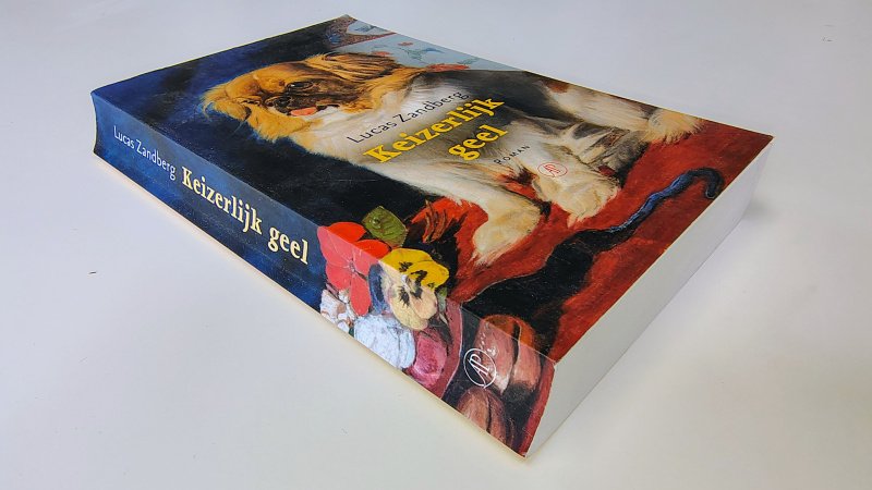 Tweedehands boek: Keizerlijk geel van auteur Lucas Zandberg - In goede staat. Nederlandstalige paperback. Rug gekromd; kaft met lichte gebruikssporen; pagina’s schoon en onbeschreven.