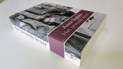 Boek met de titel: Het zevende kruis