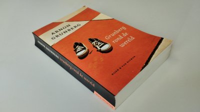 Boek met de titel: Grunberg rond de wereld