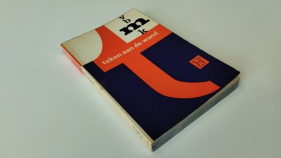 Boek met de titel: Teken aan de wand (Zwarte Beertjes 513/514)