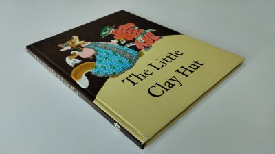 Boek met de titel: The little clay hut
