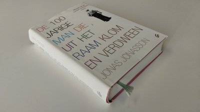 Boek met de titel: De 100-jarige man die uit het raam klom en verdween