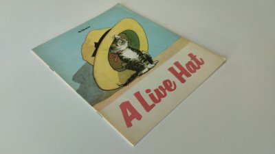 Boek met de titel: A Live Hat