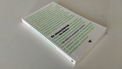 Boek met de titel: De nieuwsfabriek