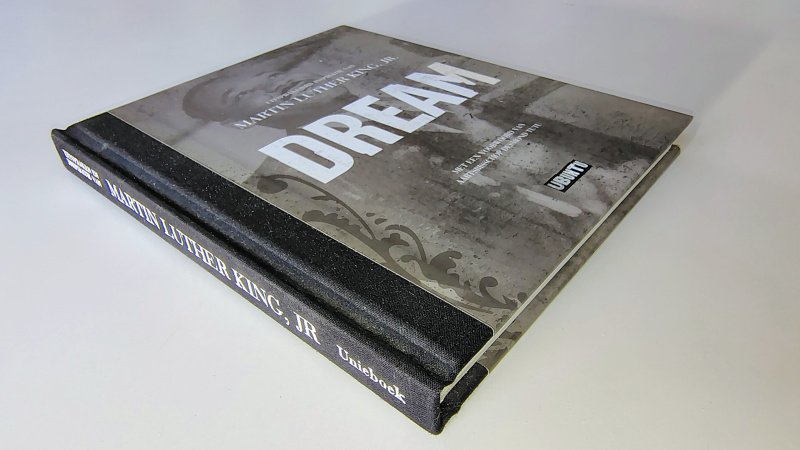 Tweedehands boek: Dream uitspraken en inspiratie van Martin Luther King van auteur voorwoord van Desmond Tuti - Hardcover met met linnen rug, als nieuw!