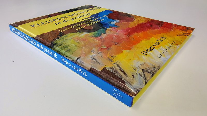 Tweedehands boek: Kleuren mengen in de praktijk van auteur Helen Van Wyk - Hardcover kleine slijtage onderkant rug. Bovenkant snede een zwarte marker streepje welke op sommige bladzijdes zichtbaar is als klein zwart randje. Witte bladzijdes licht verkleurd, verder onbeschreven en netjes.