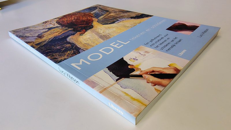 Tweedehands boek: Model tekenen en schilderen van auteur Lucy Watson - Paperback met flappen, in zeer goede staat, minimale verkleuring witte bladzijdes.