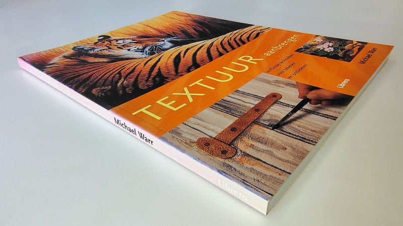 Tweedehands boek: Textuur aanbrengen, verfijnde technieken voor tekenen en schilderen van auteur Michael Warr - Paperback met flappen, als nieuw!