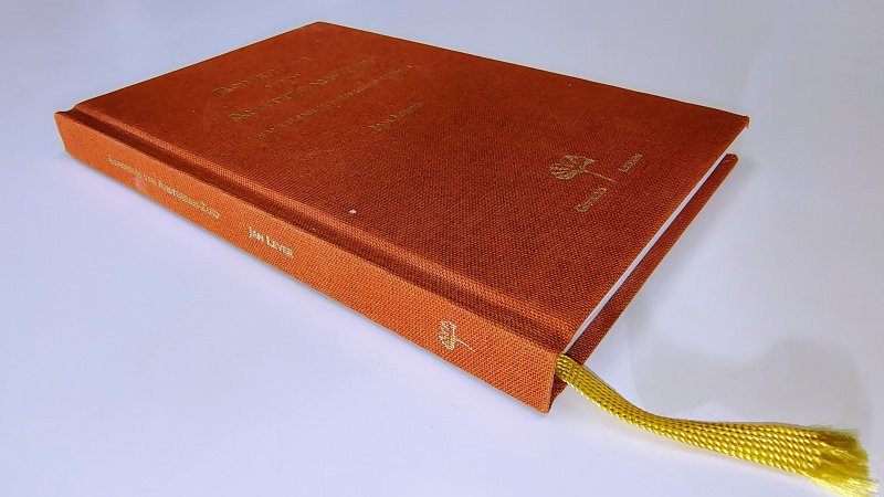 Tweedehands boek: Bomengids van Amsterdam-Zuid, wandelend bomen leren kennen van auteur Jan Lever - Linnen hardcover, oogt als nieuw! Binnenwerk onbeschreven en netjes.