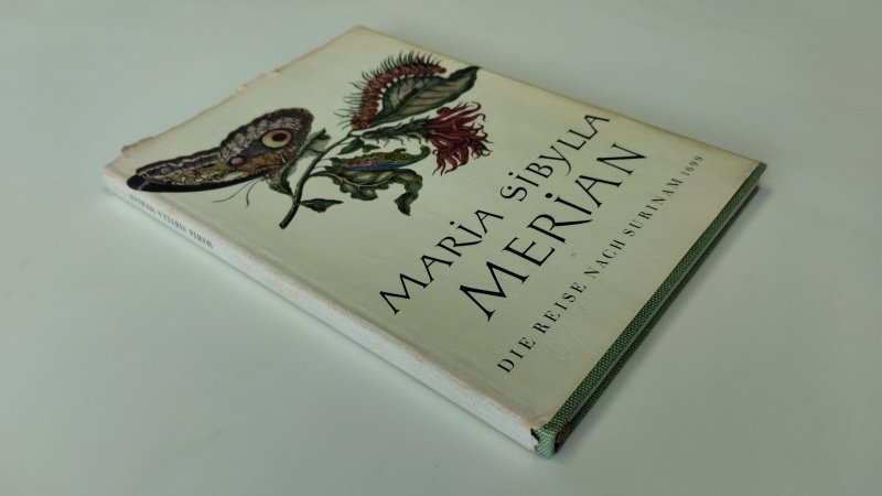 Tweedehands boek: Maria Sibylla Merian: Die Reise nach Surinam (Zweiter Band) van auteur Maria Sibylla Merian - In redelijke staat. Duitstalige hardcover. Kaft vertoont duidelijke slijtage, verkleuring en lichte beschadigingen aan randen en hoeken; binnenwerk in goede staat met lichte verkleuring passend bij de leeftijd.